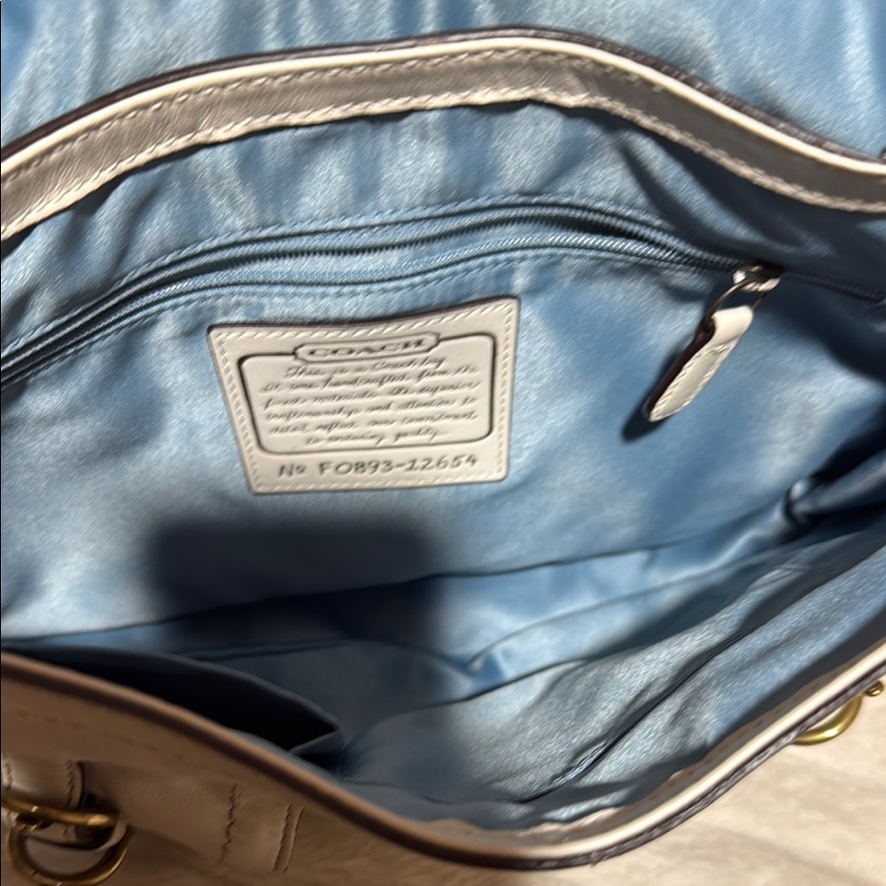 Elegant Cream Shoulder Bag - Picture 4 of 10